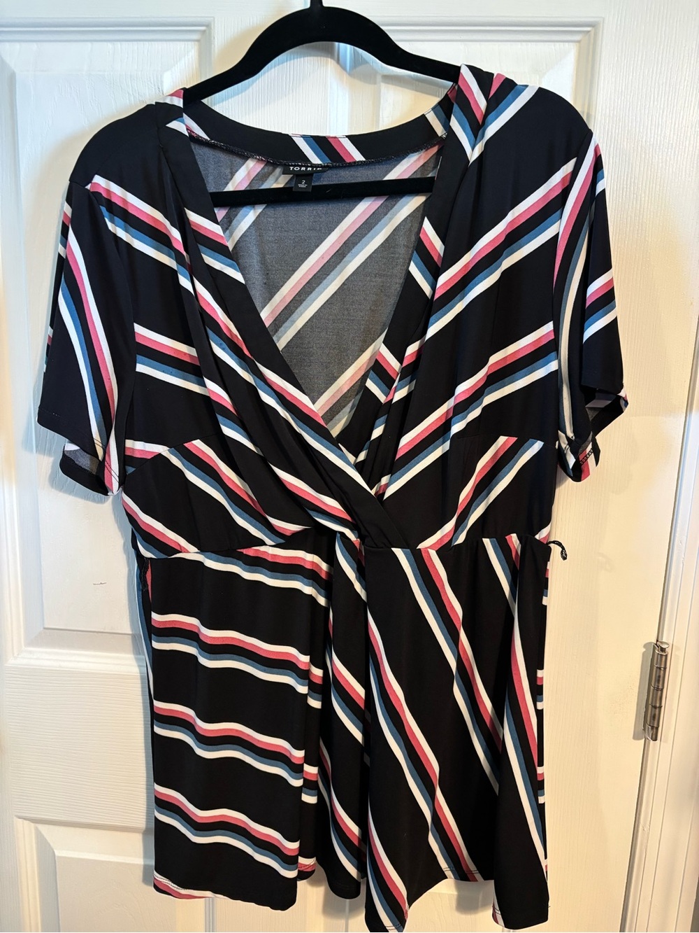 😍TORRID  Black Top with Pink, White & Light Blue Stripes Plus Size 2